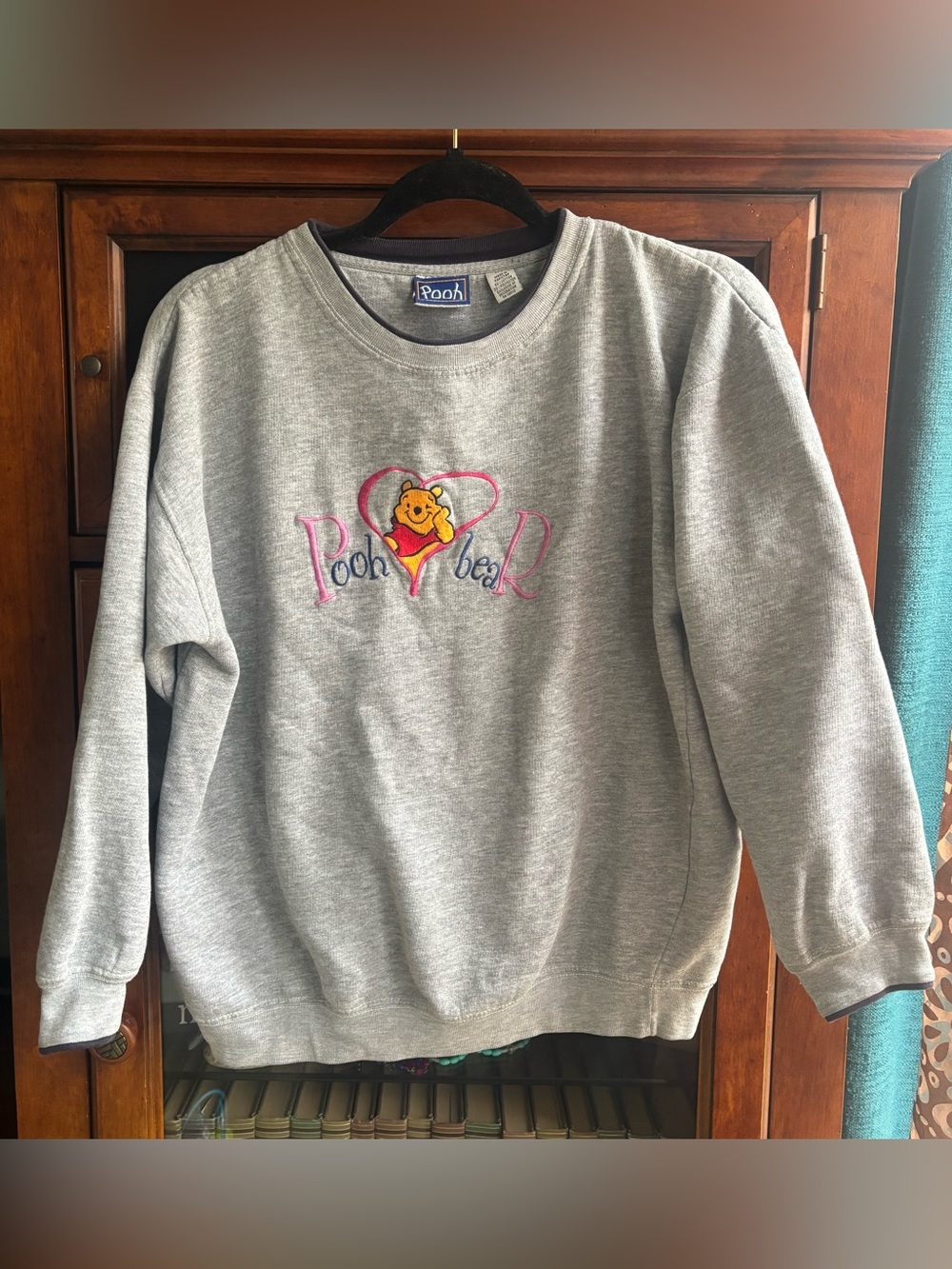 Winnie the Pooh Bear Vintage Y2K Embroidered Gray Crewneck Sweatshirt Size Large